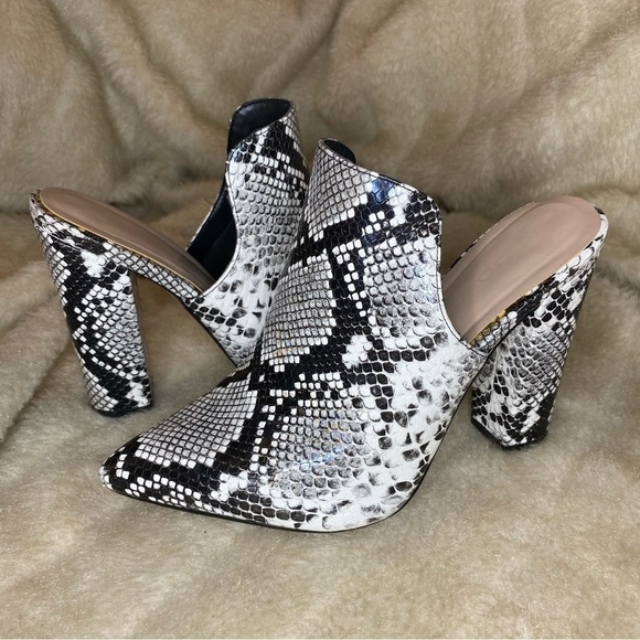 𝅺ALDO Snakeskin Heels - Picture 1 of 8